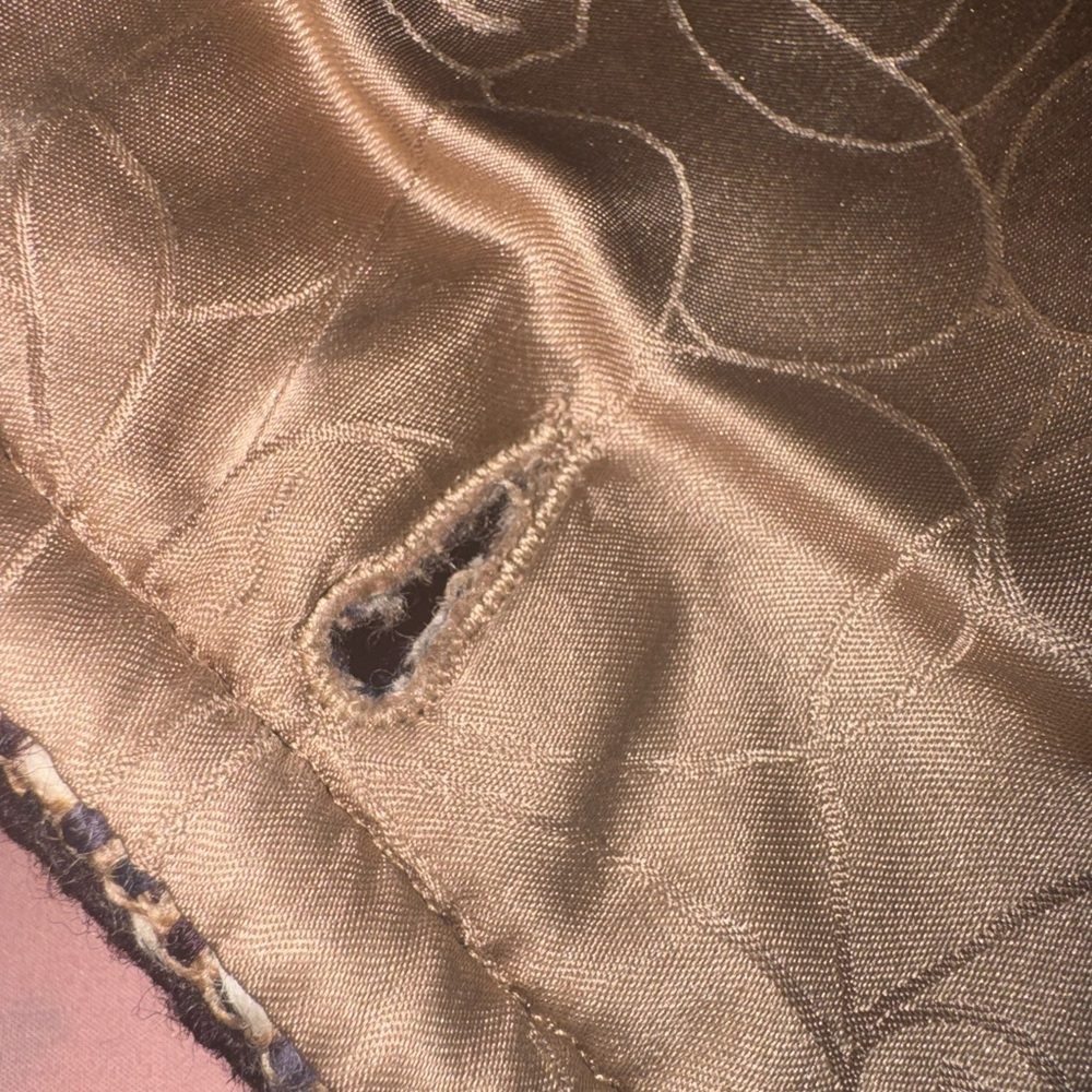 Chanel Women's Black and Cream Tweed Blazer - Picture 13 of 13
